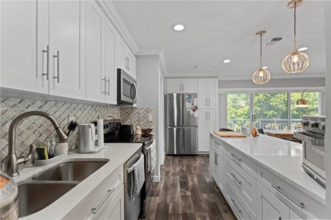 Condominio en venta en Hallandale Beach, Florida, 2 dormitorios, 100.33 m2 № 1978142 - foto 16