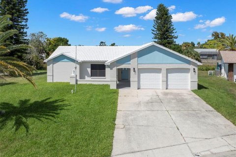 Casa en Port Richey, Florida 3 dormitorios, 153.75 m2 № 2096806