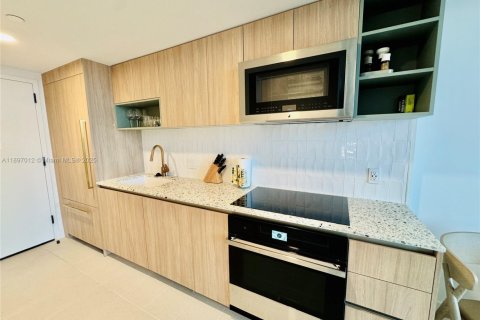 Condo in Miami, Florida, 1 bedroom № 2081527 - photo 11