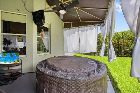House in Miramar, Florida 3 bedrooms, 185.43 sq.m. № 2176456 - photo 25