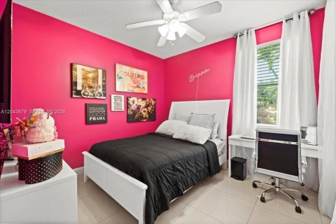 House in Miramar, Florida 3 bedrooms, 185.43 sq.m. № 2176456 - photo 21