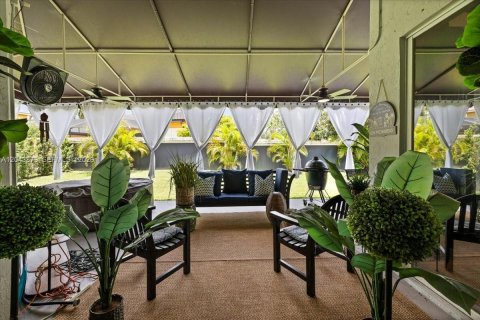 House in Miramar, Florida 3 bedrooms, 185.43 sq.m. № 2176456 - photo 23