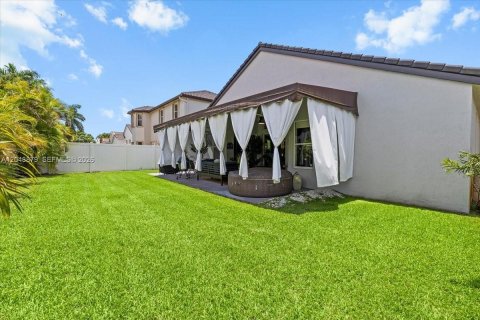 House in Miramar, Florida 3 bedrooms, 185.43 sq.m. № 2176456 - photo 27