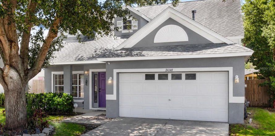 House in Lutz, Florida 4 bedrooms, 189.61 sq.m. № 2137132