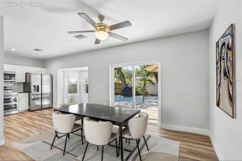 House in Lutz, Florida 4 bedrooms, 189.61 sq.m. № 2137132 - photo 8