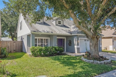House in Lutz, Florida 4 bedrooms, 189.61 sq.m. № 2137132 - photo 1