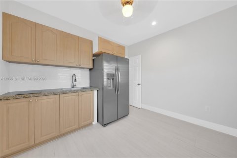 Commercial property in Miami, Florida 2 bedrooms, 155.33 sq.m. № 2086964 - photo 4