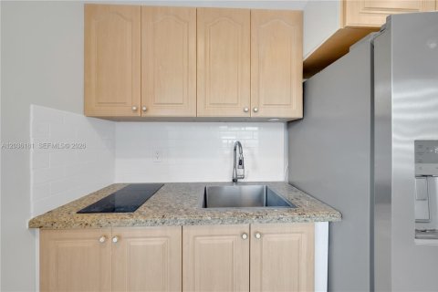 Commercial property in Miami, Florida 2 bedrooms, 155.33 sq.m. № 2086964 - photo 2