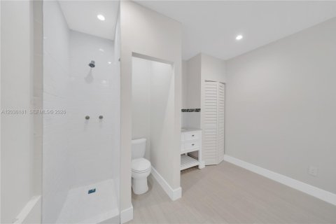 Commercial property in Miami, Florida 2 bedrooms, 155.33 sq.m. № 2086964 - photo 8