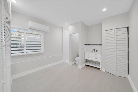 Commercial property in Miami, Florida 2 bedrooms, 155.33 sq.m. № 2086964 - photo 5