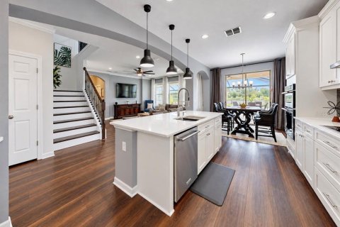 House in Riverview, Florida 6 bedrooms, 396.79 sq.m. № 2428717 - photo 7