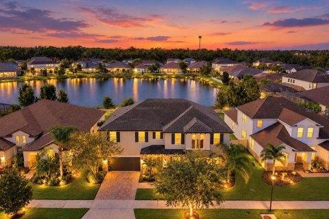 House in Riverview, Florida 6 bedrooms, 396.79 sq.m. № 2428717 - photo 3