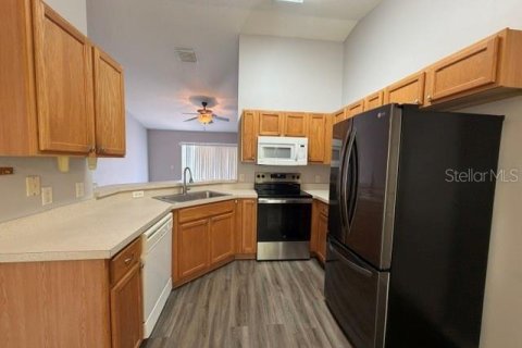 Villa ou maison à louer à Leesburg, Floride: 3 chambres, 118.82 m2 № 2107481 - photo 2