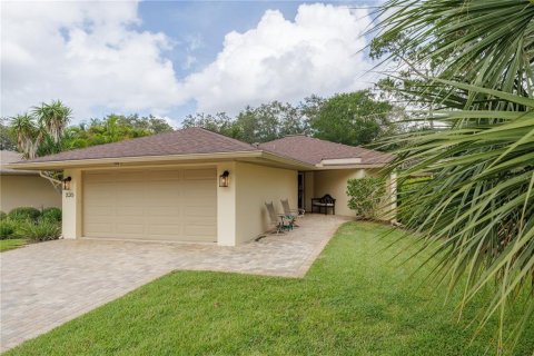 House in New Smyrna Beach, Florida 2 bedrooms, 117.43 sq.m. № 1847881 - photo 1
