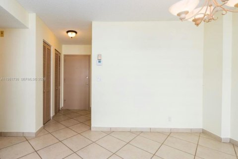 Condo in Hallandale Beach, Florida, 2 bedrooms  № 2042975 - photo 3