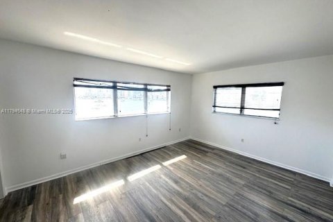 Condominio en venta en Hallandale Beach, Florida, 2 dormitorios, 110.55 m2 № 1709279 - foto 9