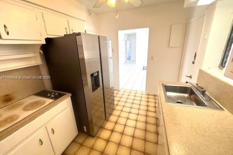 Condominio en venta en Hallandale Beach, Florida, 2 dormitorios, 110.55 m2 № 1709279 - foto 19