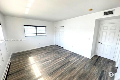 Condominio en venta en Hallandale Beach, Florida, 2 dormitorios, 110.55 m2 № 1709279 - foto 7