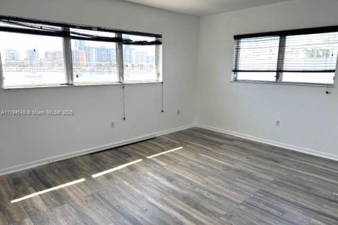 Condominio en venta en Hallandale Beach, Florida, 2 dormitorios, 110.55 m2 № 1709279 - foto 24