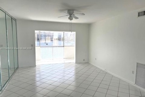 Condominio en venta en Hallandale Beach, Florida, 2 dormitorios, 110.55 m2 № 1709279 - foto 16
