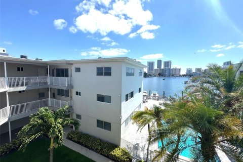 Condominio en venta en Hallandale Beach, Florida, 2 dormitorios, 110.55 m2 № 1709279 - foto 4