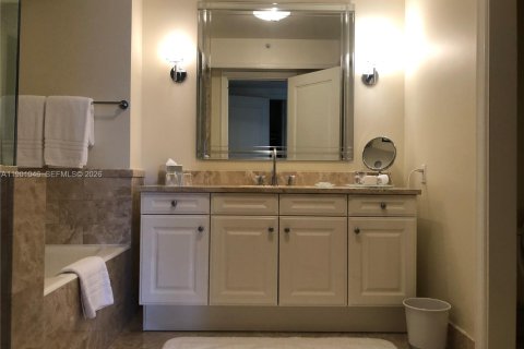 Condo in Miami, Florida, 2 bedrooms  № 2052867 - photo 18