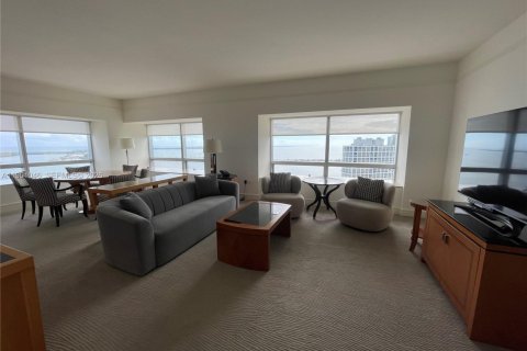 Condo in Miami, Florida, 2 bedrooms  № 2052867 - photo 4