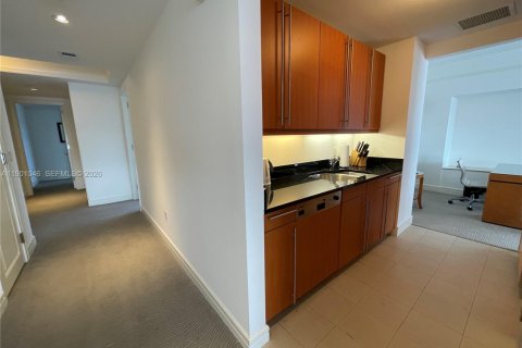 Condo in Miami, Florida, 2 bedrooms  № 2052867 - photo 11
