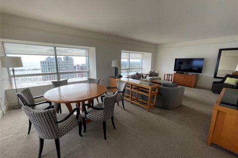 Condo in Miami, Florida, 2 bedrooms  № 2052867 - photo 3