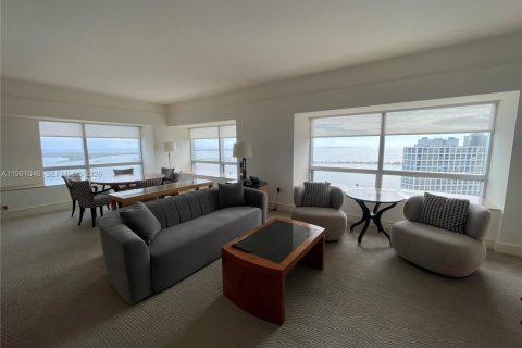 Condo in Miami, Florida, 2 bedrooms  № 2052867 - photo 7