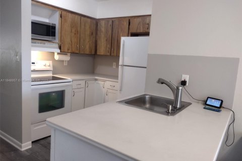 Commercial property in Lake Placid, Florida № 1961979 - photo 4