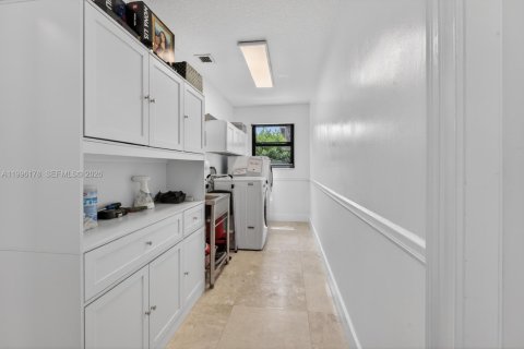 Villa ou maison à vendre à Davie, Floride: 4 chambres, 263.19 m2 № 2063376 - photo 13