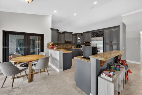 Villa ou maison à vendre à Davie, Floride: 4 chambres, 263.19 m2 № 2063376 - photo 11