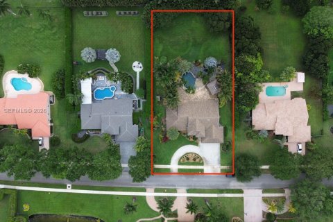 Villa ou maison à vendre à Davie, Floride: 4 chambres, 263.19 m2 № 2063376 - photo 4