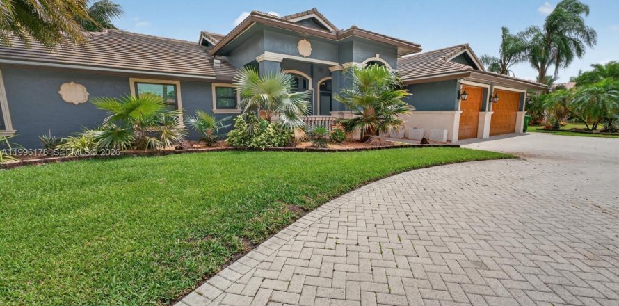 Villa ou maison à Davie, Floride 4 chambres, 263.19 m2 № 2063376