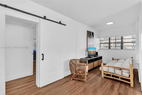 Apartamento en alquiler en Lauderdale-by-the-Sea, Florida, 2 dormitorios, 103.68 m2 № 2047852 - foto 15