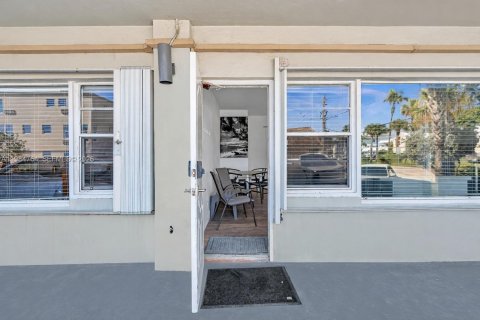 Apartamento en alquiler en Lauderdale-by-the-Sea, Florida, 2 dormitorios, 103.68 m2 № 2047852 - foto 4