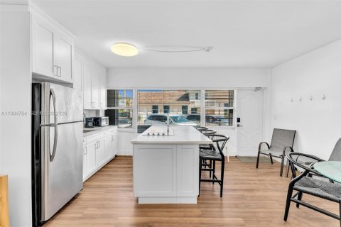 Apartamento en alquiler en Lauderdale-by-the-Sea, Florida, 2 dormitorios, 103.68 m2 № 2047852 - foto 6