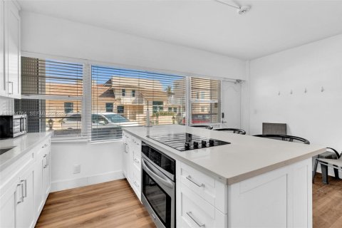 Apartamento en alquiler en Lauderdale-by-the-Sea, Florida, 2 dormitorios, 103.68 m2 № 2047852 - foto 11