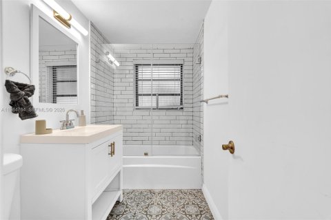 Apartamento en alquiler en Lauderdale-by-the-Sea, Florida, 2 dormitorios, 103.68 m2 № 2047852 - foto 22