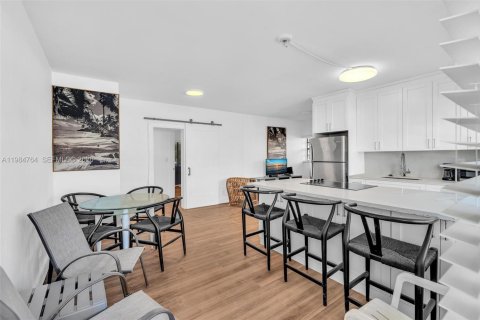 Apartamento en alquiler en Lauderdale-by-the-Sea, Florida, 2 dormitorios, 103.68 m2 № 2047852 - foto 2