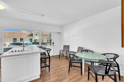 Apartamento en alquiler en Lauderdale-by-the-Sea, Florida, 2 dormitorios, 103.68 m2 № 2047852 - foto 8