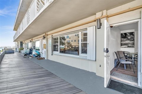 Apartamento en alquiler en Lauderdale-by-the-Sea, Florida, 2 dormitorios, 103.68 m2 № 2047852 - foto 5