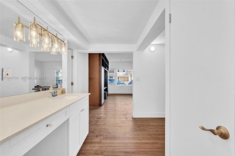 Apartamento en alquiler en Lauderdale-by-the-Sea, Florida, 2 dormitorios, 103.68 m2 № 2047852 - foto 29