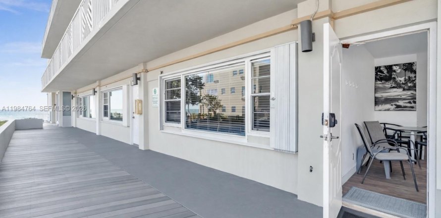 Apartamento en Lauderdale-by-the-Sea, Florida 2 dormitorios, 103.68 m2 № 2047852