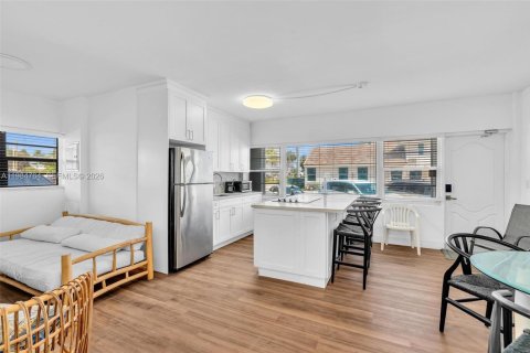 Apartamento en alquiler en Lauderdale-by-the-Sea, Florida, 2 dormitorios, 103.68 m2 № 2047852 - foto 7