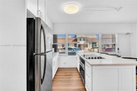 Apartamento en alquiler en Lauderdale-by-the-Sea, Florida, 2 dormitorios, 103.68 m2 № 2047852 - foto 10