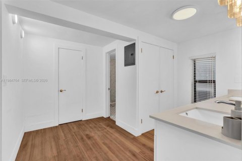 Apartamento en alquiler en Lauderdale-by-the-Sea, Florida, 2 dormitorios, 103.68 m2 № 2047852 - foto 26