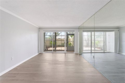 Condominio en alquiler en Tampa, Florida, 2 dormitorios, 81.29 m2 № 1917363 - foto 8