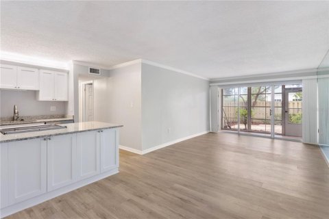 Condominio en alquiler en Tampa, Florida, 2 dormitorios, 81.29 m2 № 1917363 - foto 6